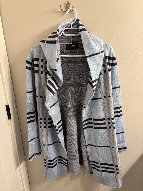 Frank Lyman Design Sweaters - Like new! Frank Lyman Design coat / sweater. Size M.